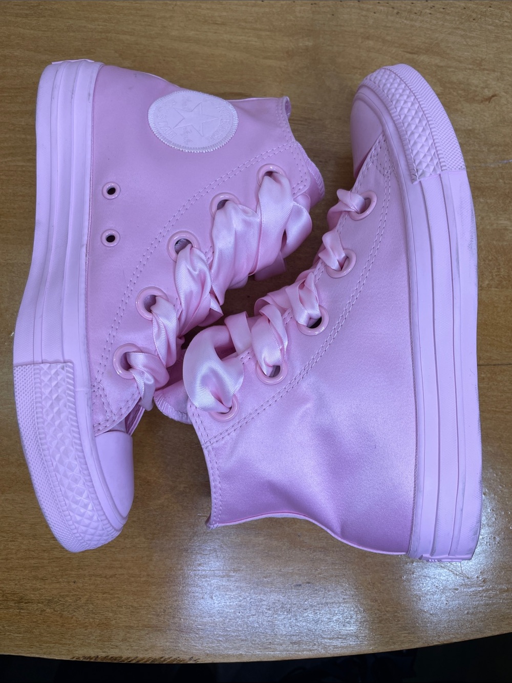 Converse Pink High-Top Satin Ribbon Sneakers. Size 7 - Picture 8 of 12